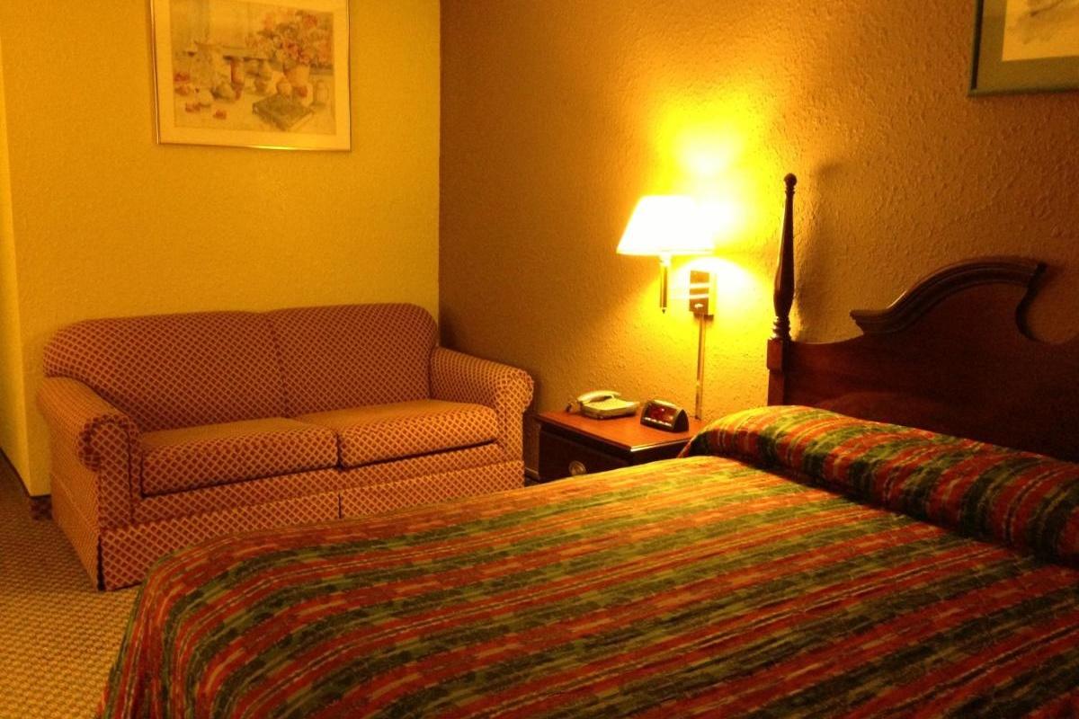 Americas Best Value Inn Macomb Exterior photo